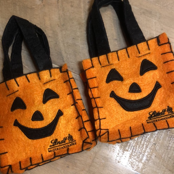 π Halloween Pumpkin Jack-Oβ-Lantern Lindt Master Chocolatier 4βx4β Felt Bags π - Picture 2 of 7